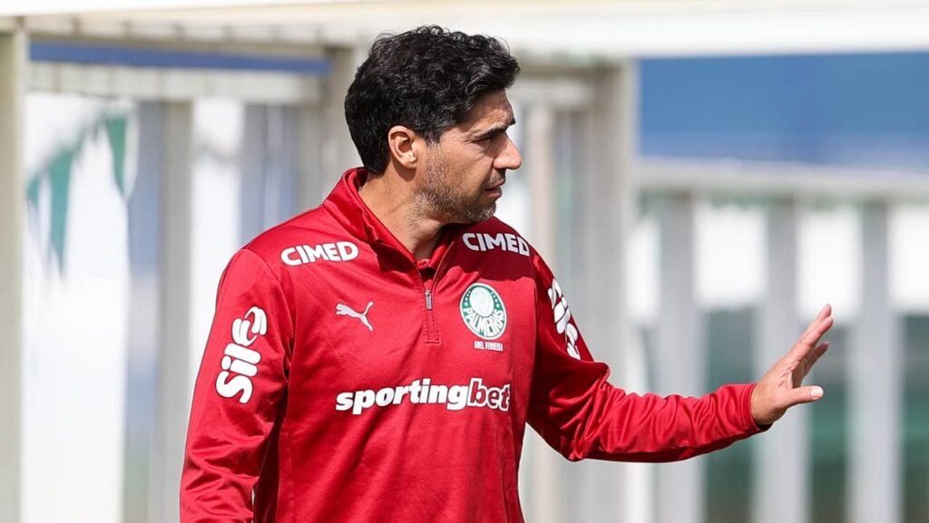 Abel Ferreira comanda o Palmeiras em meio à sondagem do Sporting