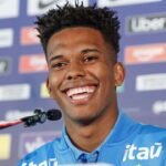 Estêvão em campo com a camisa da Seleção Brasileira