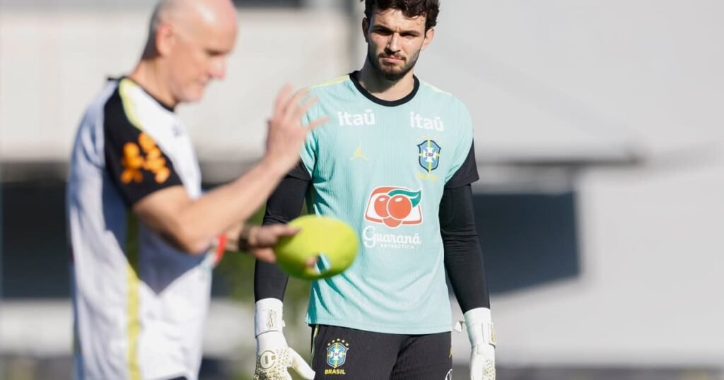 Otávio treina no gol da Seleção Brasileira antes do amistoso contra a Austrália