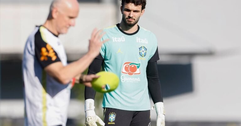 Otávio treina no gol da Seleção Brasileira antes do amistoso contra a Austrália