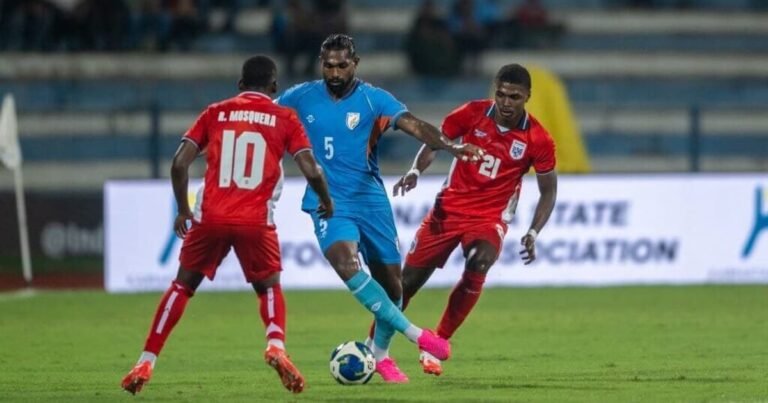 Seleção da Índia em campo no amistoso contra o Panamá antes de enfrentar o Brasil em Calcutá