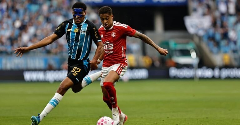 Lance de Grêmio x Internacional na Arena, Gre-Nal 455 que terminou 1 a 1 e levou Renato Gaúcho a dizer que futebol não se compra