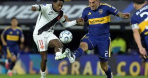 Vasco x Boca: jogadores em lance da semifinal da Sul-Americana na La Bombonera